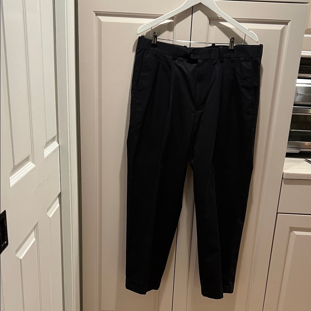 John W. Nordstrom Elegant Black pleated front Trousers. 36/28 New